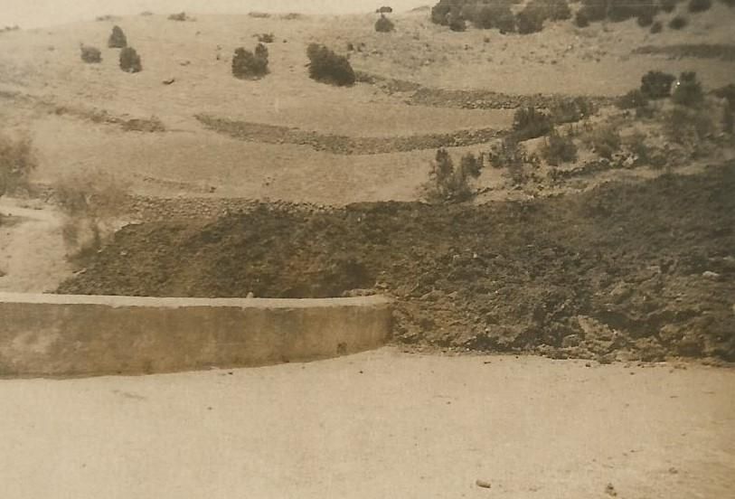 La lava del volcán de San Juan atravesando la carretera general del sur.