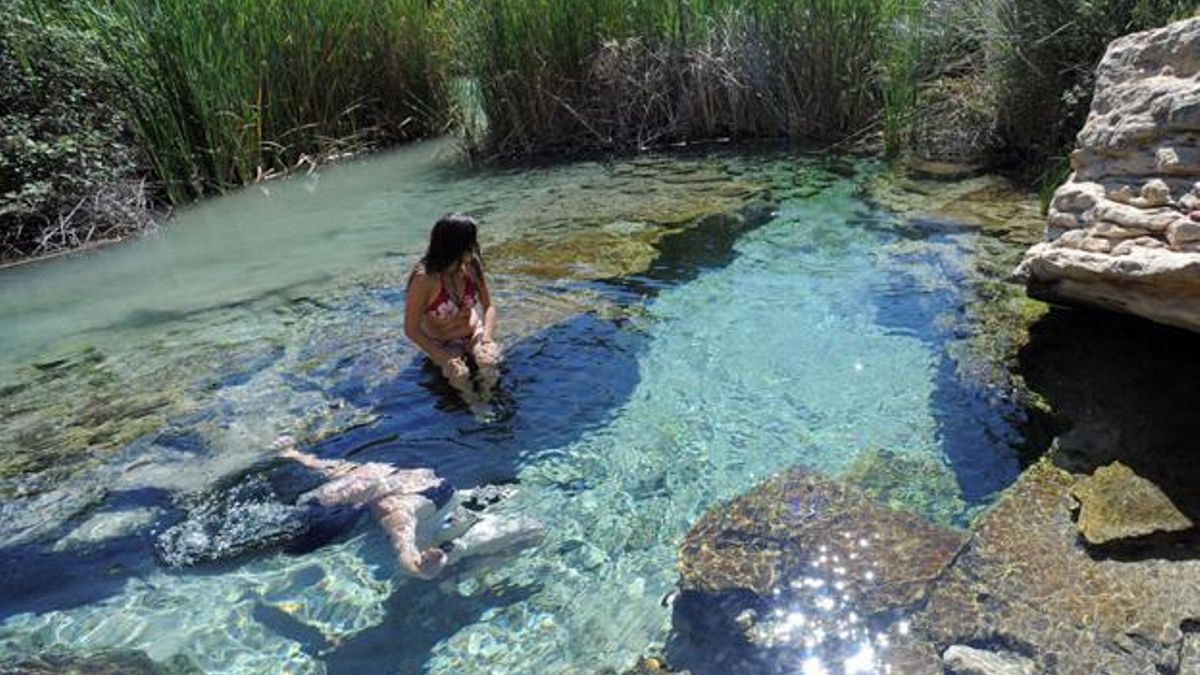 El cañón subterráneo excavado por un río y que ha creado en Murcia piscinas naturales de aguas transparentes