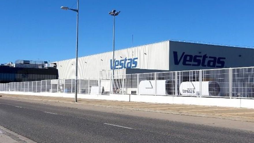 Planta de Vestas ubicada en el Polígono Industrial de Villadangos del Páramo. / Carlos S. Campillo / ICAL