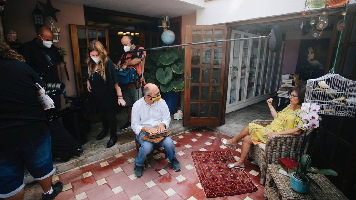 El director Luis Roca durante el rodaje del documental 'Benito Pérez Buñuel'.