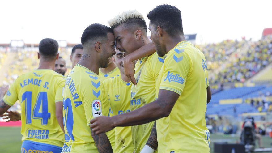 La UD Las Palmas pone fin a su crisis
