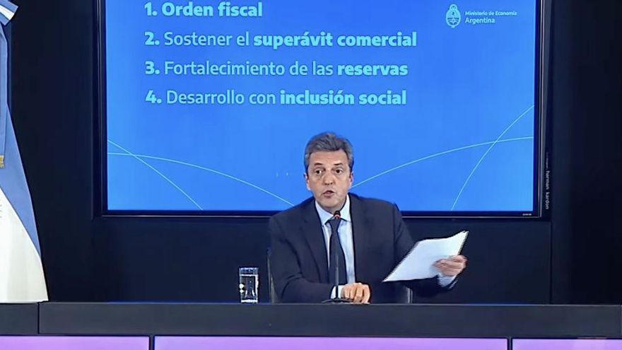 Massa anunció un bono refuerzo para los jubilados y el reordenamiento de los programas sociales