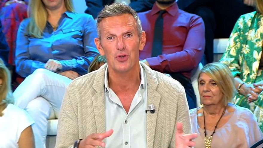 Joaquín Prat sorprende en 'El tiempo justo' con una confesión: "Duermo con un bate de béisbol en el cabecero de mi cama"