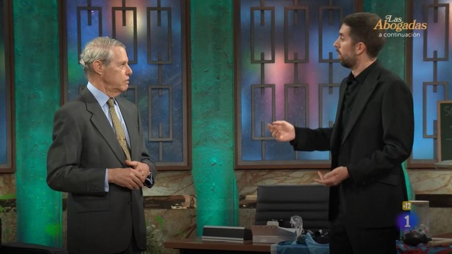 El heredero de Cristóbal Colón acaba en 'La Revuelta' leyendo el artículo de la Constitución por la vivienda digna