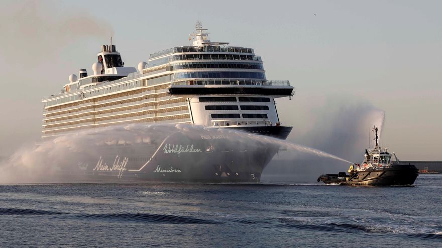 Llega a Valencia el barco 'Mein Schiff 2', el primer crucero en 15 meses