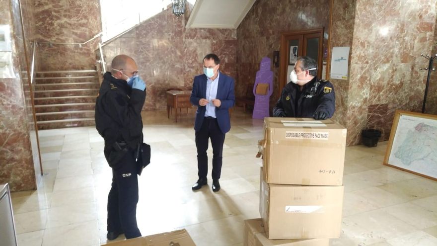 Las cajas con mascarillas en la Subdelegación del Gobierno en Zamora.