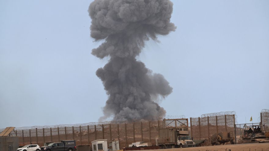 Humo tras un ataque israelí en la zona norte de la frontera entre Israel y Gaza,.