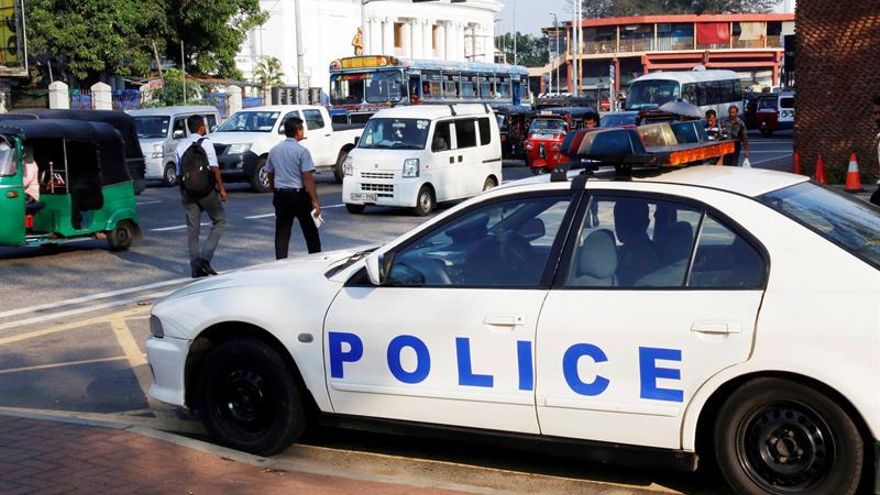 Sri Lanka bloquea redes sociales mientras siguen los brotes de violencia