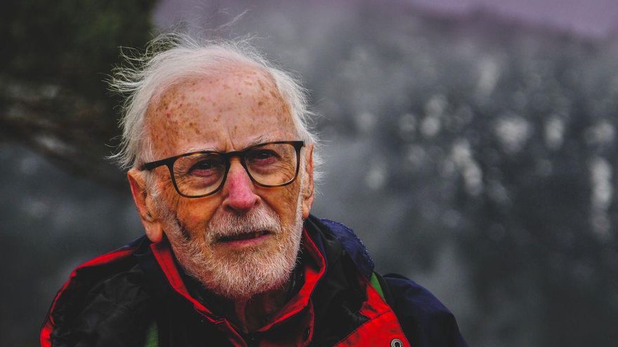 Eduardo Martínez de Pisón, en la Sierra de Guadarrama.
