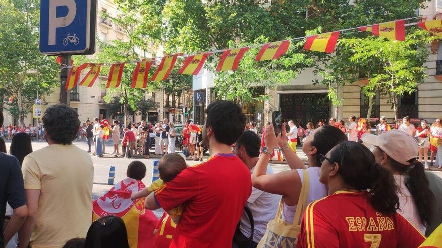 Aficionados españoles en la calle Princesa