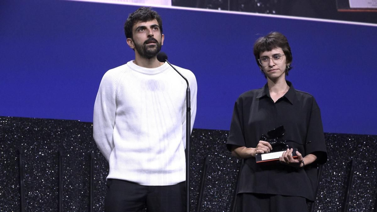 Los directores Yuval Abraham y Rachel Szor reciben el Premio Especial del Jurado por 'Naza', durante la gala de clausura del Festival Internacional de Cine de Venecia, a 11 de septiembre de 2026, en Venecia (Italia). El Festival, el más antiguo del mundo,