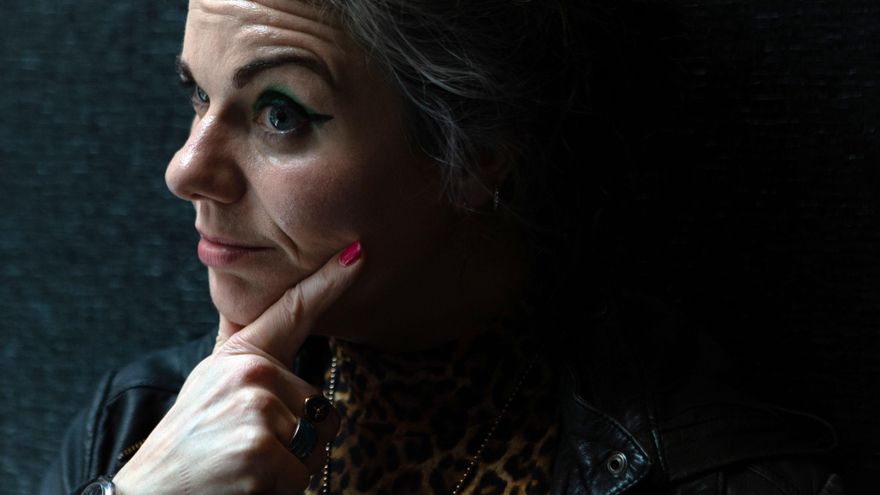 Caitlin Moran: "Los adolescentes varones tienen más probabilidades de tener un iPhone que un padre en casa"