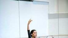 La bailarina mexicana Carrillo confía en la educación para alcanzar la igualdad