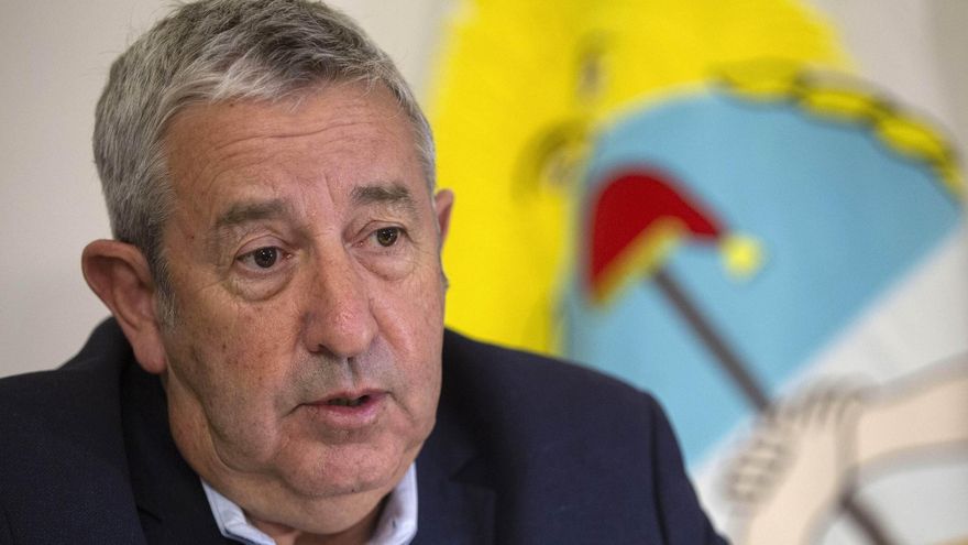 Cobos: “El ajuste de golpe, cortando todo, produce reclamos y va a haber que pagarlos”