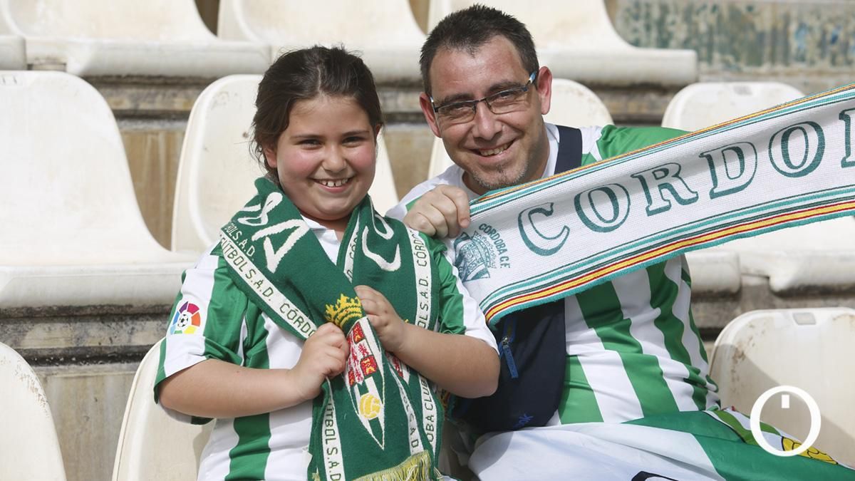 Grada Blanquiverde del Córdoba CF - San Fernando CD