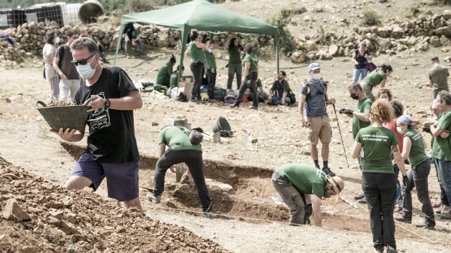 Trabajos de exhumación en la fosa del Mas de Collet en Vistabella del Maestrat.