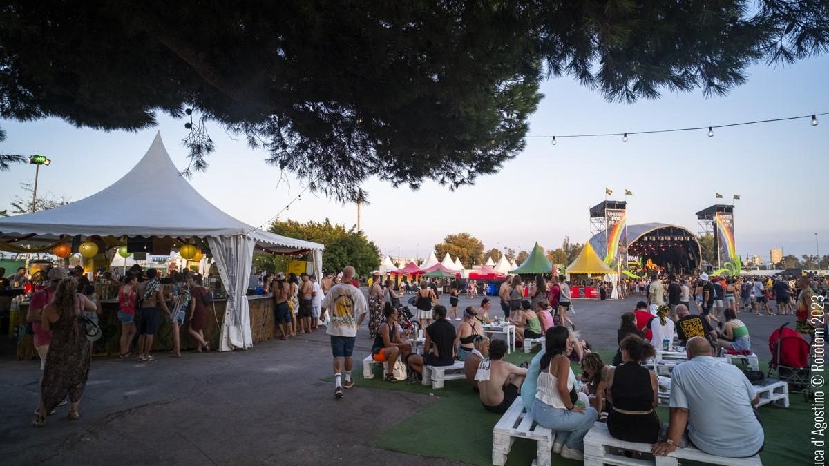 Ambiente recinto conciertos de Rototom 2024