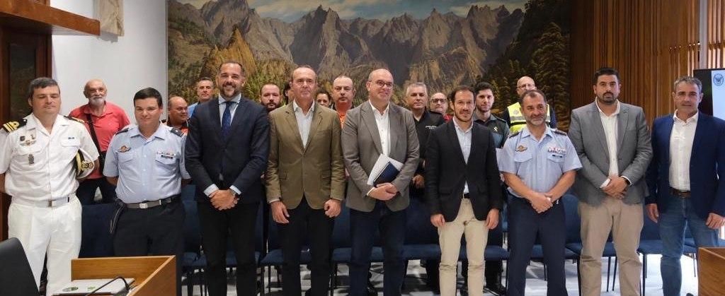 En la imagen, las autoridades civiles y militares que han coordinado el simulacro.