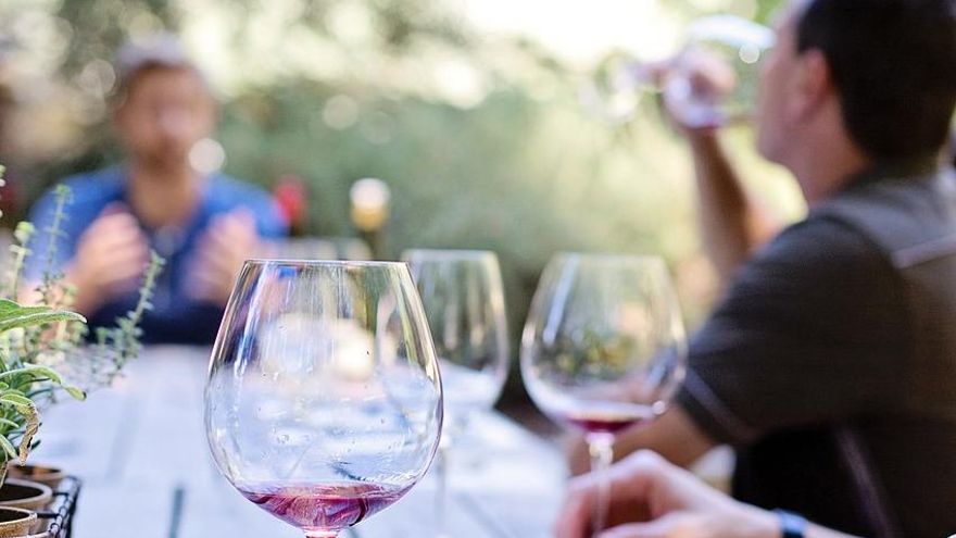Vinos premiados por menos de 7 euros para disfrutar el verano