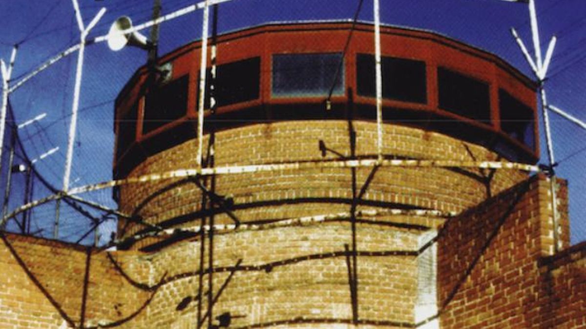 Rumba, rock duro y algo de pop: la música que saltó la valla de las prisiones de Carabanchel y Yeserías