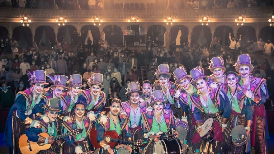 Una comparsa de Cádiz reta a 'Kichi' y cantará en febrero aunque el Carnaval se traslade a junio