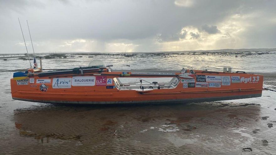 Hallado vació y volcado el bote del aventurero francés famoso por cruzar el Atlántico desde Canarias en un barril