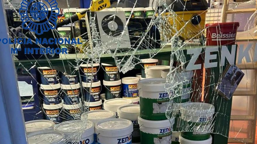 Detenido en León un ladrón habitual de establecimientos por el método del alcantarillazo