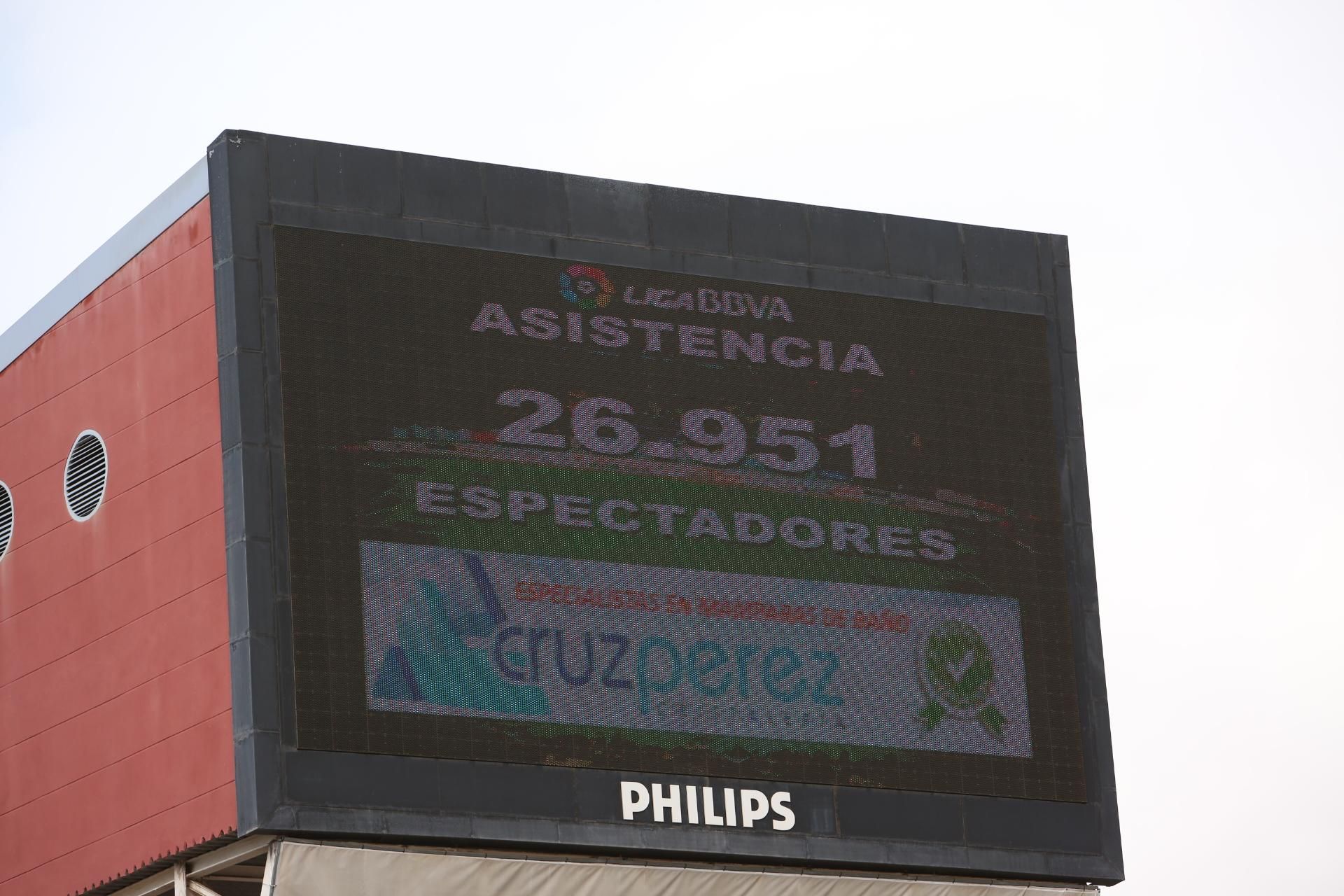 Imágenes del partido entre la UD Las Palmas y el FC Barcelona en el Estadio de Gran Canaria. (Alejandro Ramos).