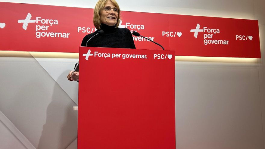 La viceprimera secretaria y portavoz del PSC, Lluïsa Moret, en una rueda de prensa en la sede de partido