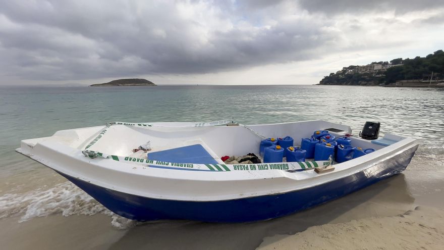 Rescatados 22 inmigrantes a bordo de dos pateras al sur de Formentera