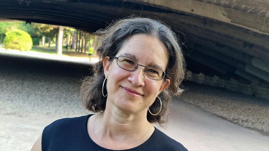 Aitana Guia treballa a la Califòrnia State University Fullerton, on ensenya història contemporània centrada en temes com ara el feixisme, els moviments migratoris, la postguerra europea o la Guerra Civil espanyola.