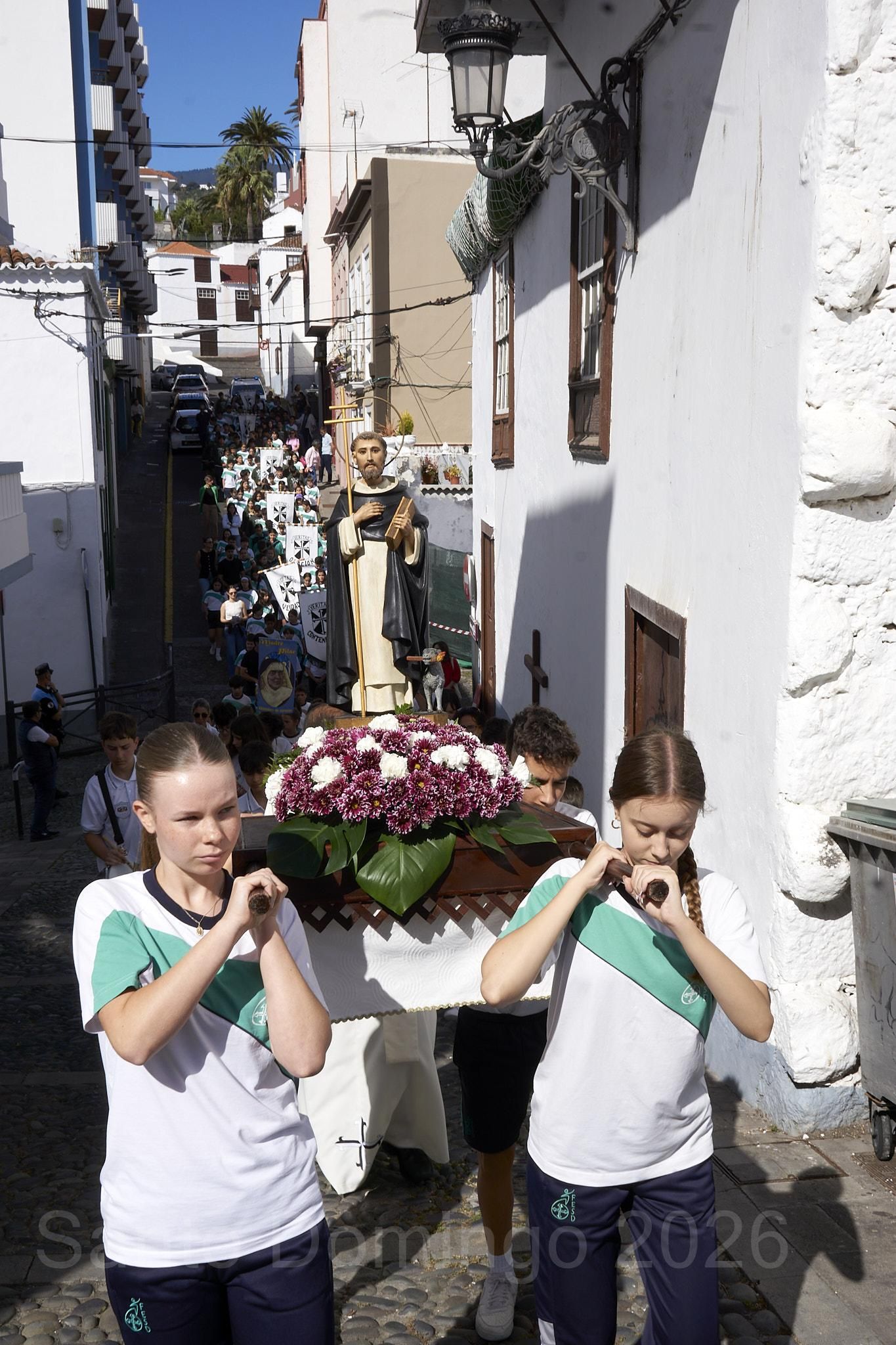 Las fiestas de La Palmita reúnen a generaciones de alumnos y familias en torno a la celebración de Santo Domingo de Guzmán. JOSÉ F. AROZENA