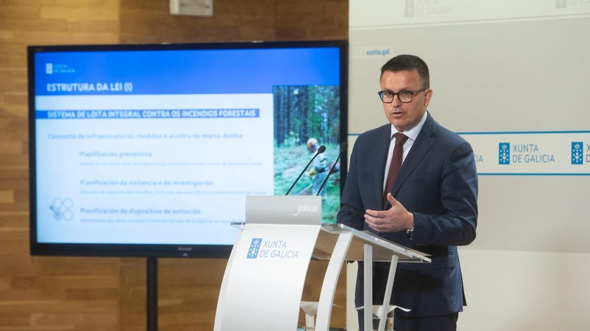 La ley gallega de incendios, en el limbo: la norma que apostaba por prevenir antes que apagar cumple dos años en un cajón