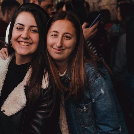 Eva Alonso (dcha) junto a una compañera unos días antes de que arrancase el estado de alarma.