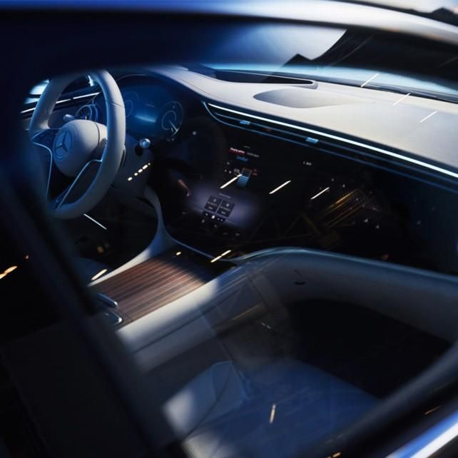 El cuidado interior de la berlina EQS de Mercedes-Benz.