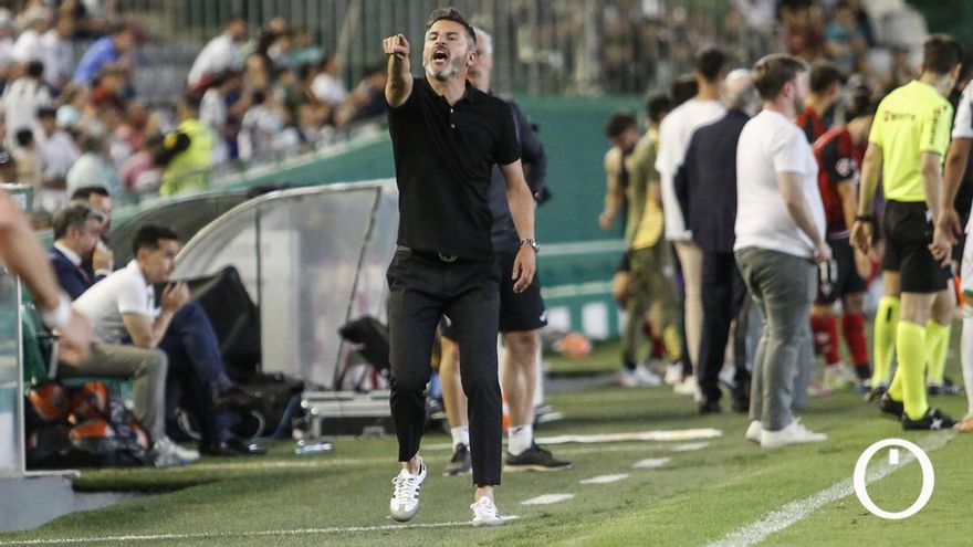 Iván Ania: "Tenemos que competir y quedar lo más arriba posible, no voy a regalar minutos"