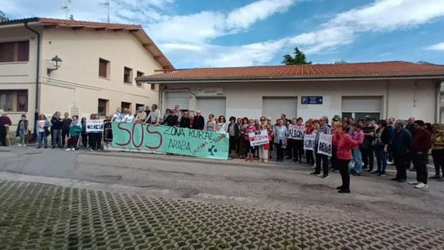Sanitarios de la zona rural de Álava denuncian el desmantelamiento de la Atención Primaria: "Rompen la relación de confianza"