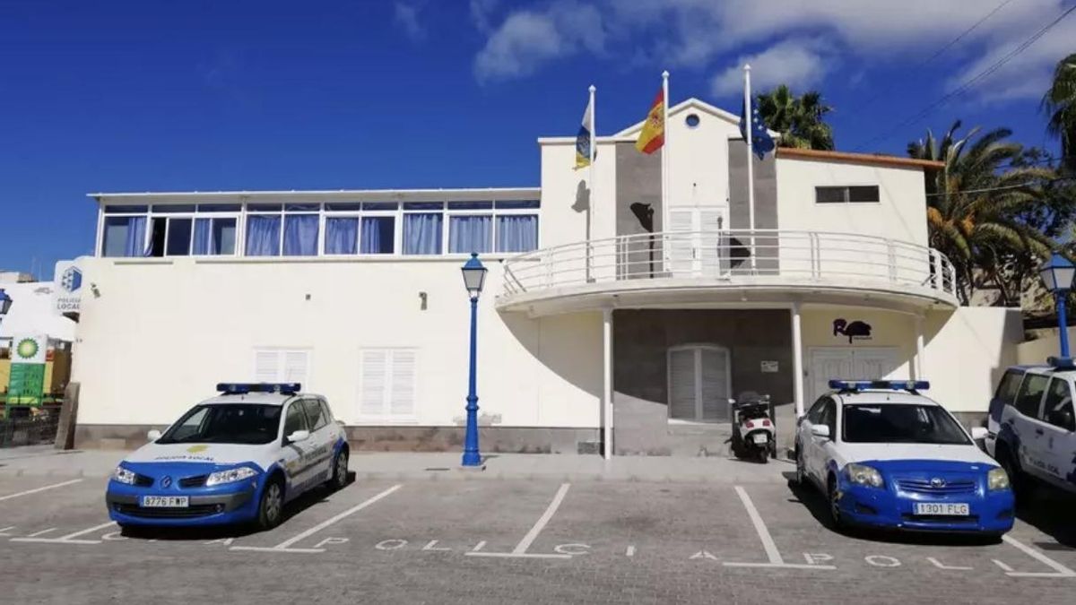 El policía local detenido en Mogán se quedó con 135.000 euros de multas a turistas, según la Guardia Civil