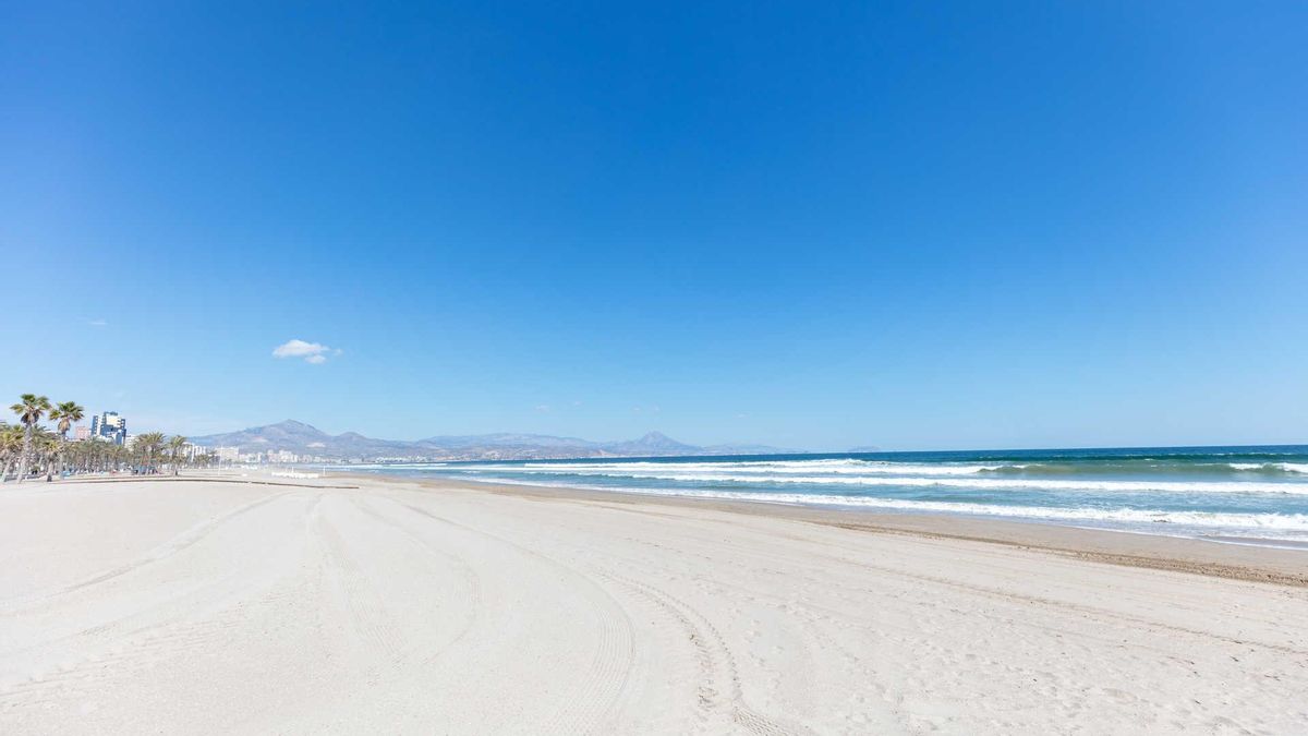 El frente litoral de más de seis kilómetros que presume de ser la playa más larga de Alicante