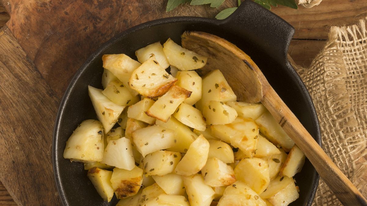 Patatas al ajillo al estilo tradicional