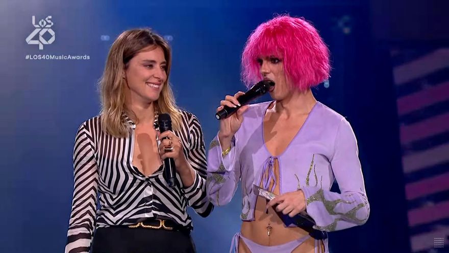 Samantha Hudson a Sandra Barneda en Los40: "¿Alguna vez has presentado algo?"