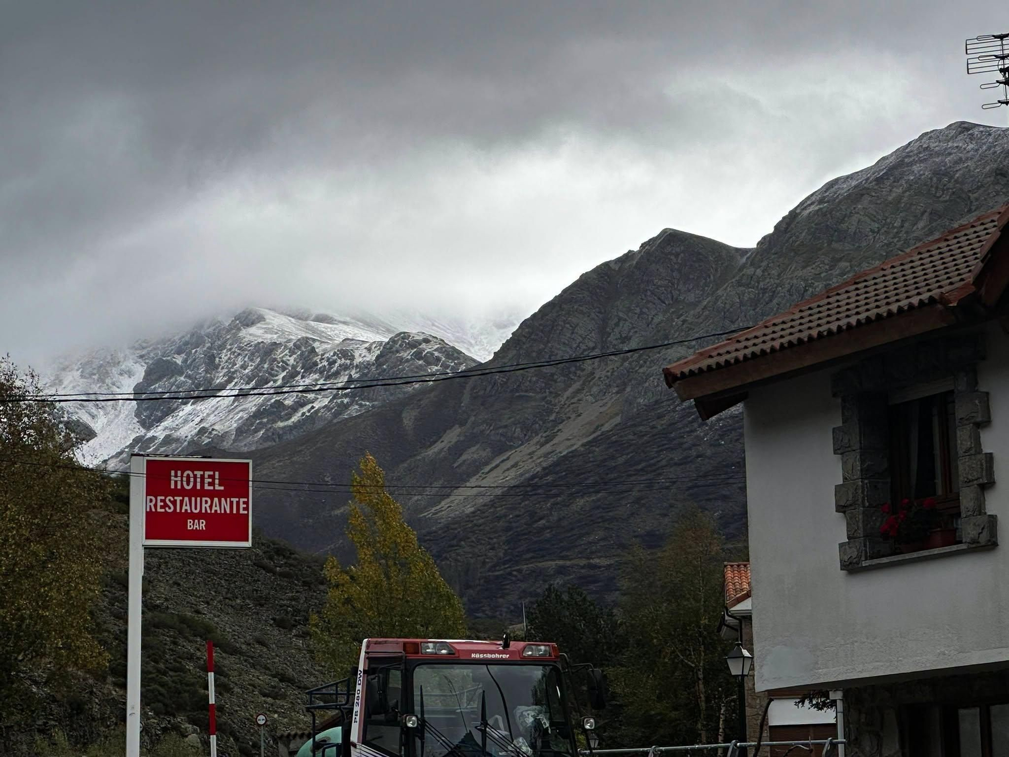 Así es como llegó la primera nevada y la Montaña Oriental de León abrió de par en par la ventana del frío