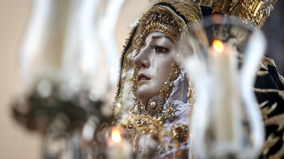 Procesión de la Hermandad de Los Dolores, en imágenes