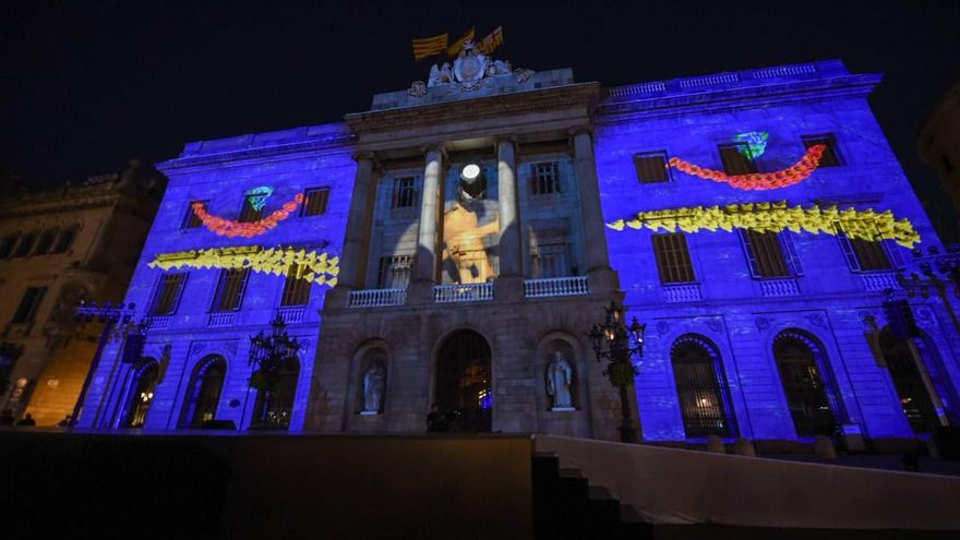 Barcelona conmemora los 30 años de las Olimpiadas con un 'mapping' en el Ayuntamiento