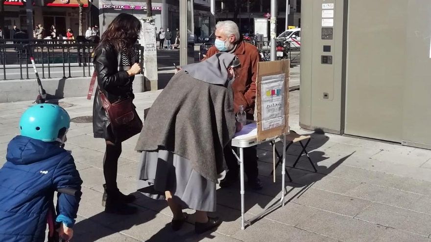 Condenado el Ayuntamiento de Madrid por multar a vecinos que recogían firmas de protesta en la calle
