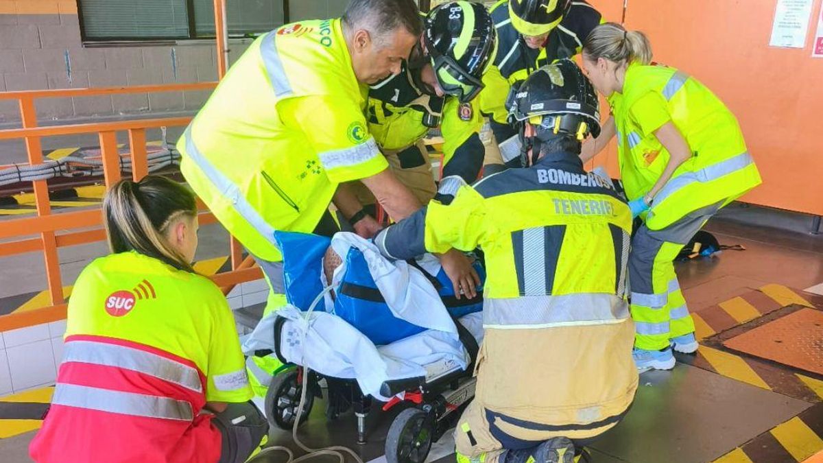 Una mujer cae en el foso de inspección de la ITV en Tenerife