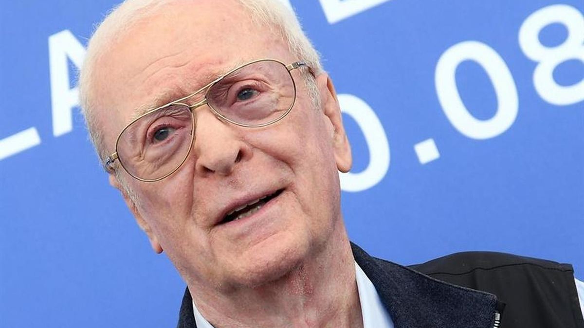 Michael Caine sigue los pasos de Matthew McConaughey y se fusiona con la IA: el actor clonará su voz y cualquiera podrá usarla para crear contenido (siempre que pague, claro)