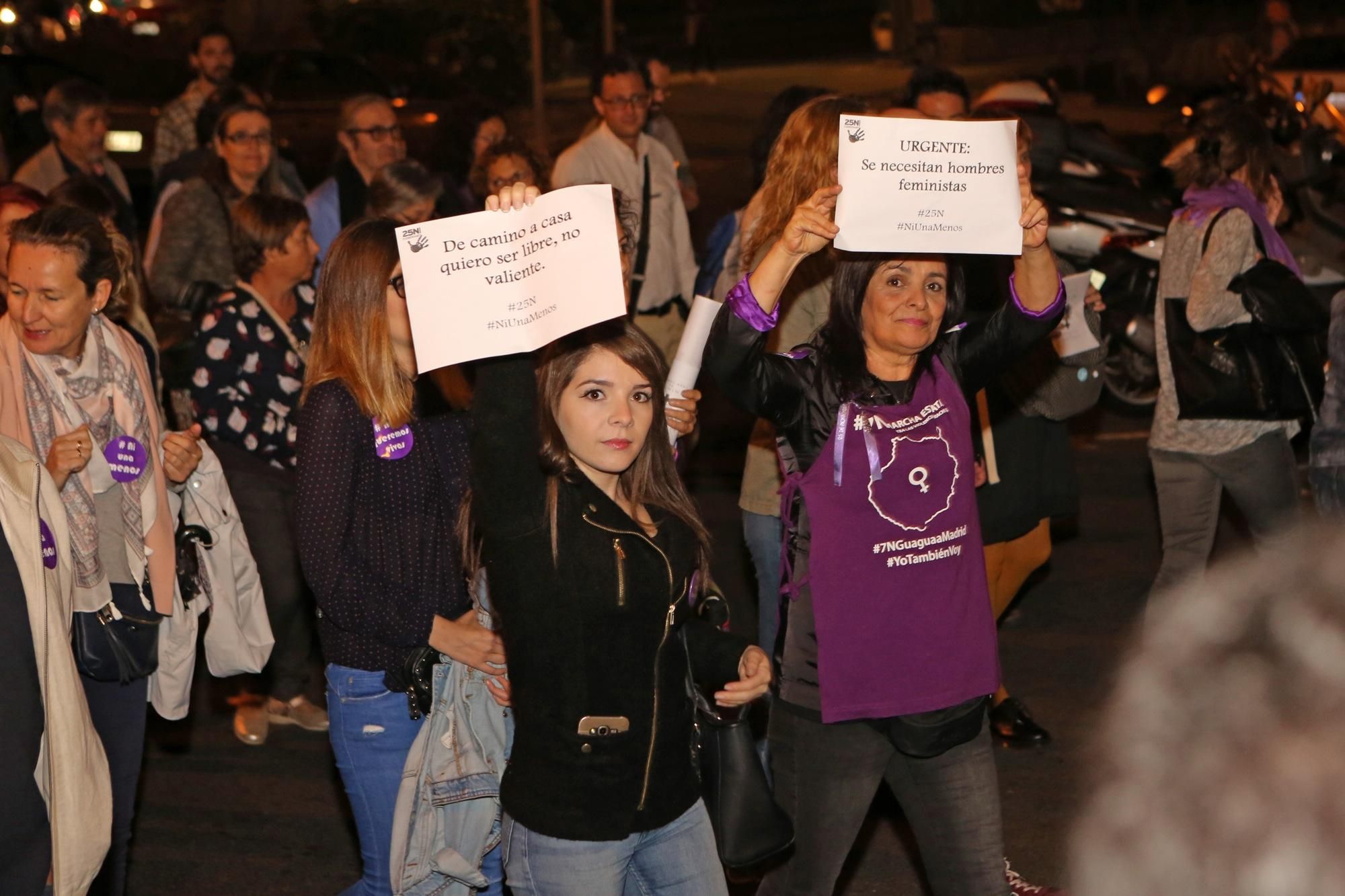 Manifestación contra la violencia machista en Las Palmas de Gran Canaria (ALEJANDRO RAMOS)