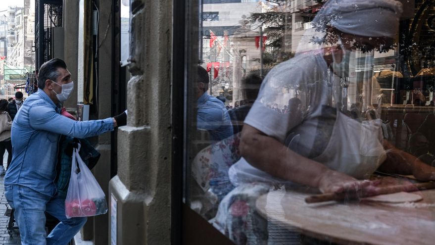 Turquía registra 74.000 casos covid en un día, el máximo de la pandemia EFE/EPA/SEDAT SUNA