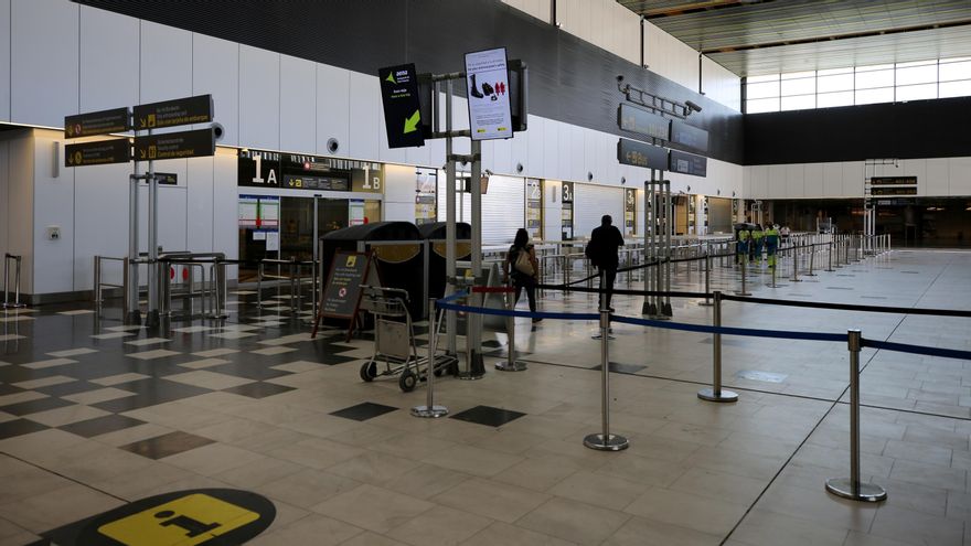 Baja actividad en el aeropuerto de Gran Canaria. (ALEJANDRO RAMOS)